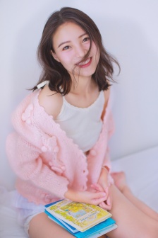 和尚吮她的花蒂和奶水视频
